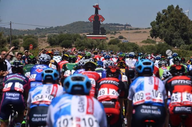 A sculpture keeps the peloton entertained on the road to San Fernando