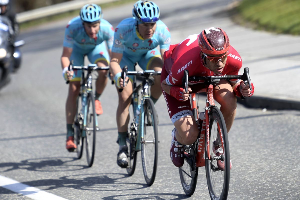 Alexander Kristoff (Katusha) leads Alexey Lutsenko and Lieuwe Westra (Astana)