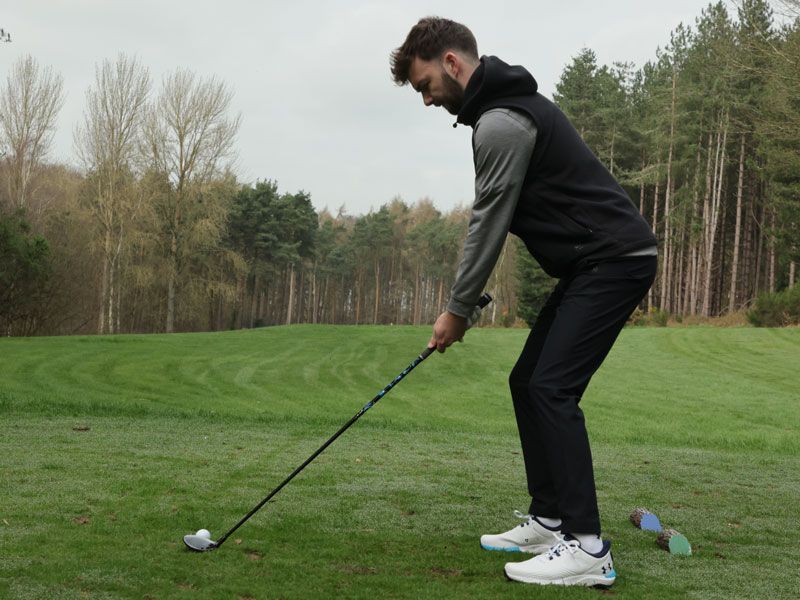 Dan Parker testing golf shoes