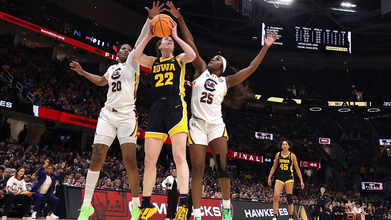 Caitlin Clark #22 of the Iowa Hawkeyes works to shoot around Sania Feagin #20 and Raven Johnson #25 of the South Carolina Gamecocks in the 2024 NCAA Women&#039;s Basketball Tournament National Championship at Rocket Mortgage FieldHouse