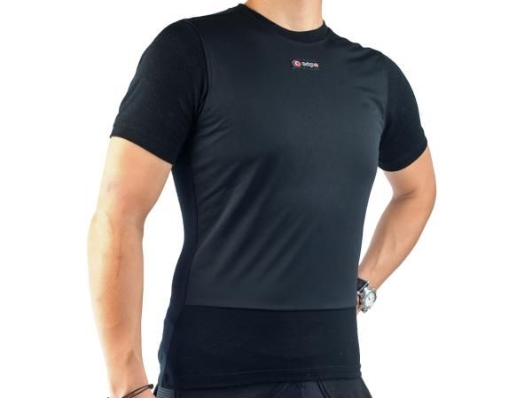 The Capo Limited Edition Windproof Wool base layer is a definitely luxury item at nearly US$100 but it's also fantastically comfortable, surprisingly warm and blocks the wind without needing an extra layer