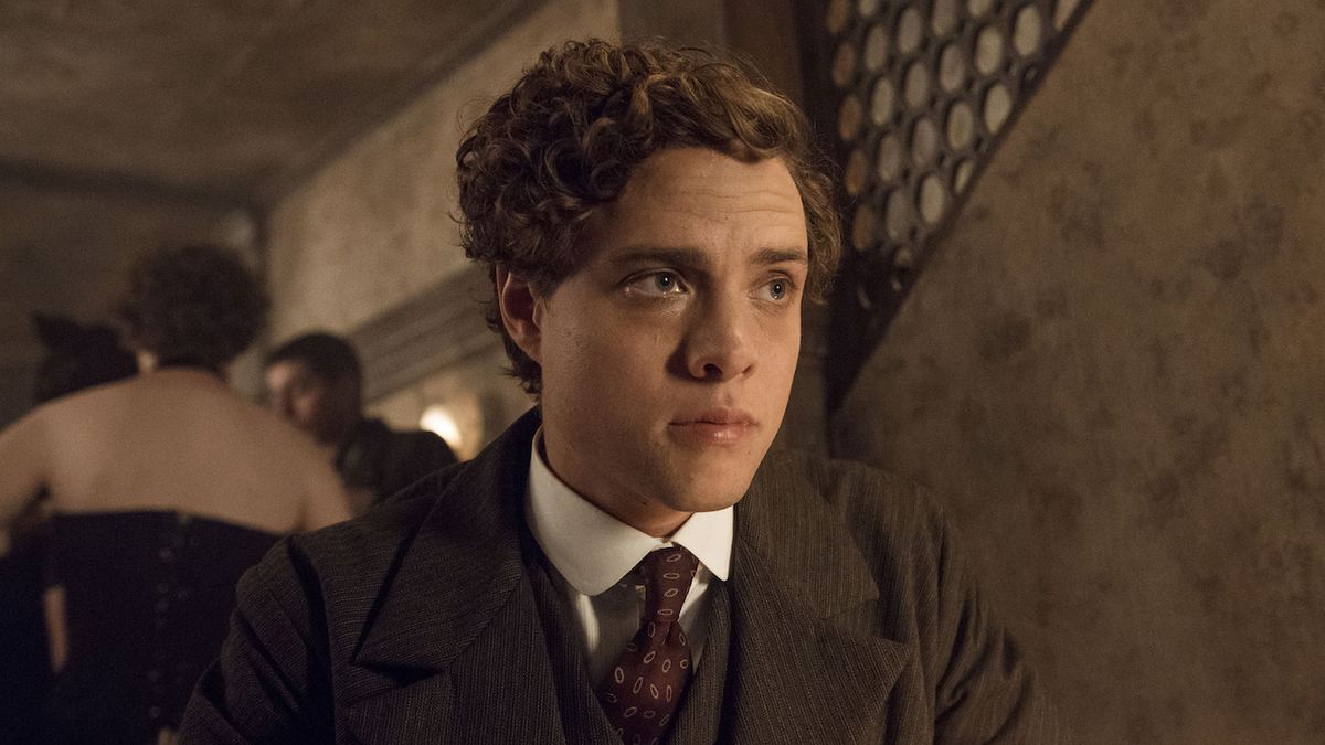 Douglas Smith in The Alienist