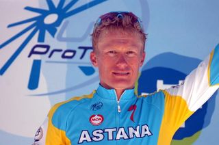 Alexander Vinokourov (Astana) waves from the podium at Clasica San Sebastian