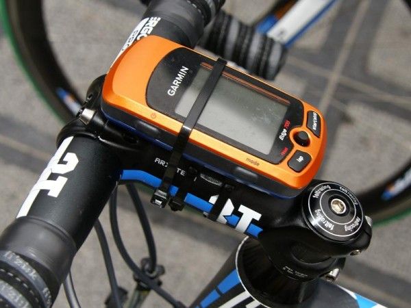 An extra zip-tie helps ensure that Dean's weighty Garmin 705 GPS computer stayed put when he hit the bumps.