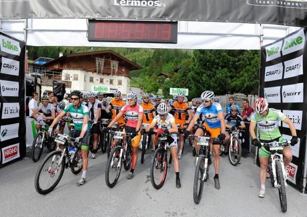 _V6O6732 - Race convoy and the peloton