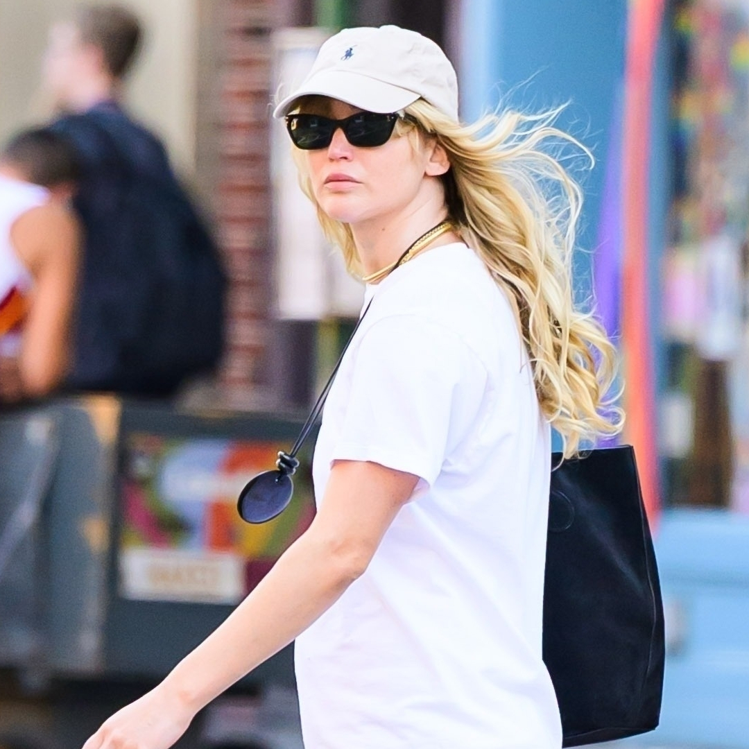 Jennifer Lawrence&#039;s new Havaianas flip-flops are on sale through Nordstrom