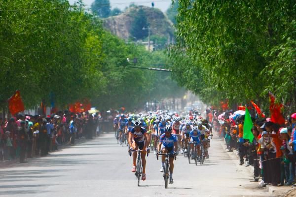 Fans and the peloton