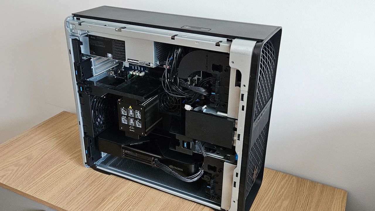 The HP Z4 G6i Workstation on a desk