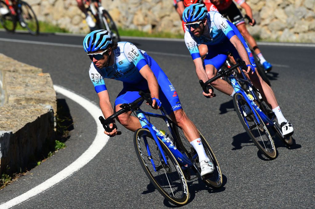 ANDRATX SPAIN JANUARY 29 LR Michael Matthews of Australia and Damien Howson of Australia and Team BikeExchange Jayco compete during the 31st Challenge Ciclista Mallorca 2022 Trofeo Pollena Port d Andratx a 170 km race from Pollena to Andratx 214m ChallengeMallorca on January 29 2022 in Andratx Spain Photo by Dario BelingheriGetty Images