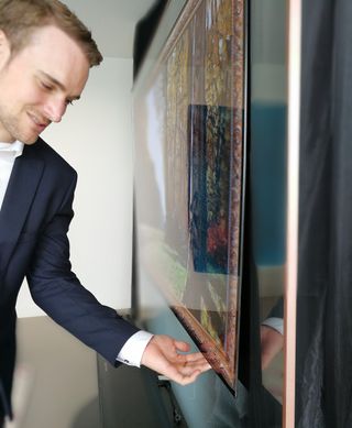 A demonstration of the LG Signature OLED W7's thinness.