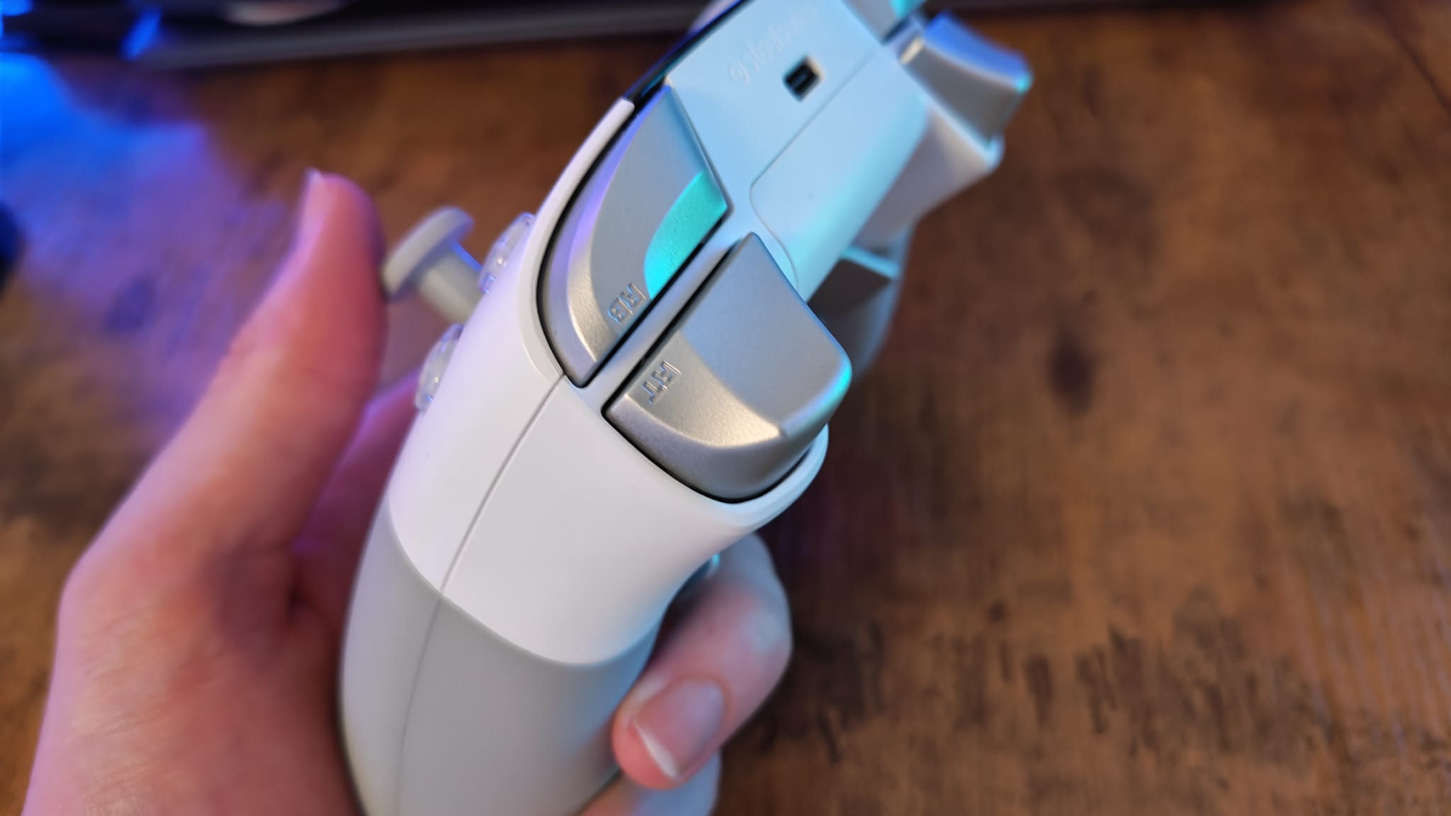 The trigger shape of the SteelSeries Aeon Pro