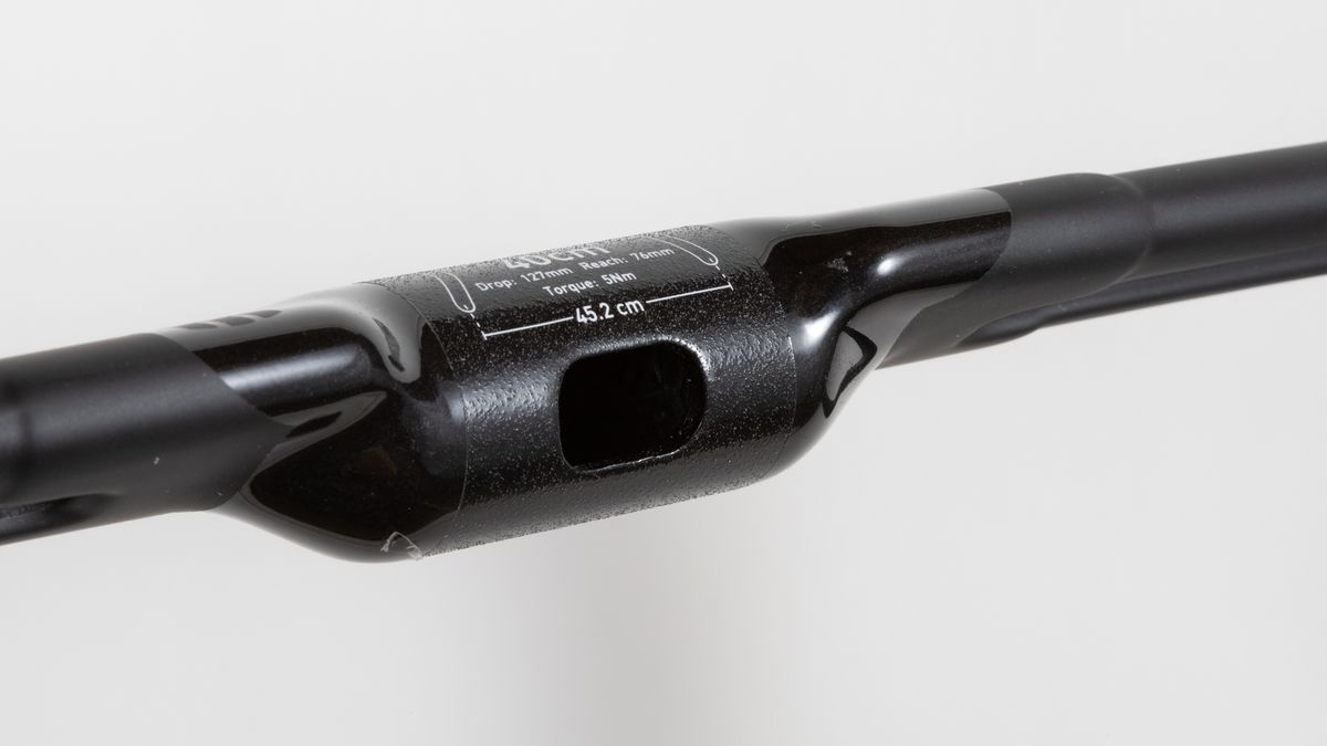 Enve Melee cable ports in back of handlebar