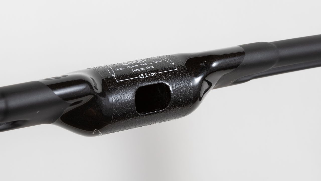 Enve Melee cable ports in back of handlebar