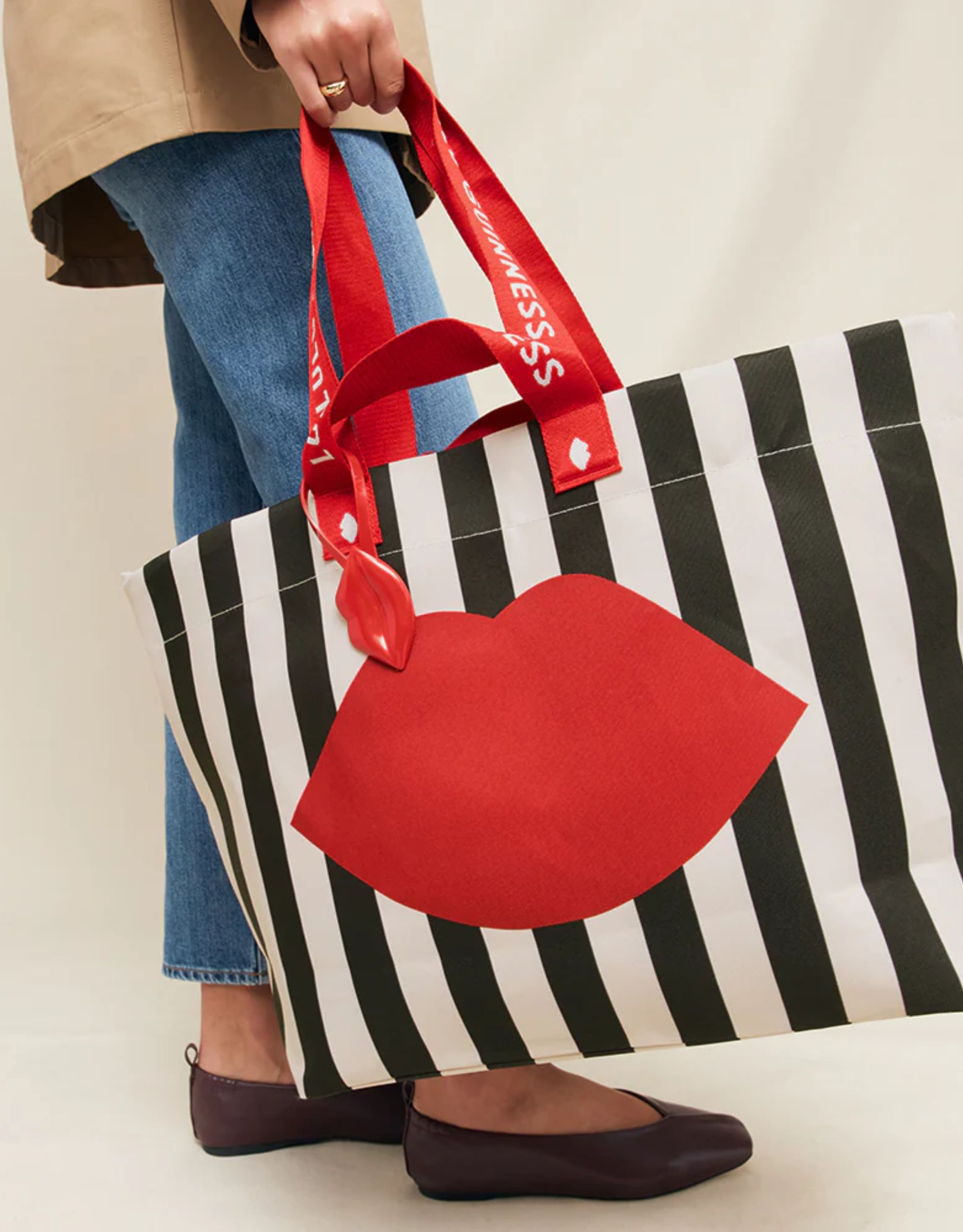 lip print tote bag
