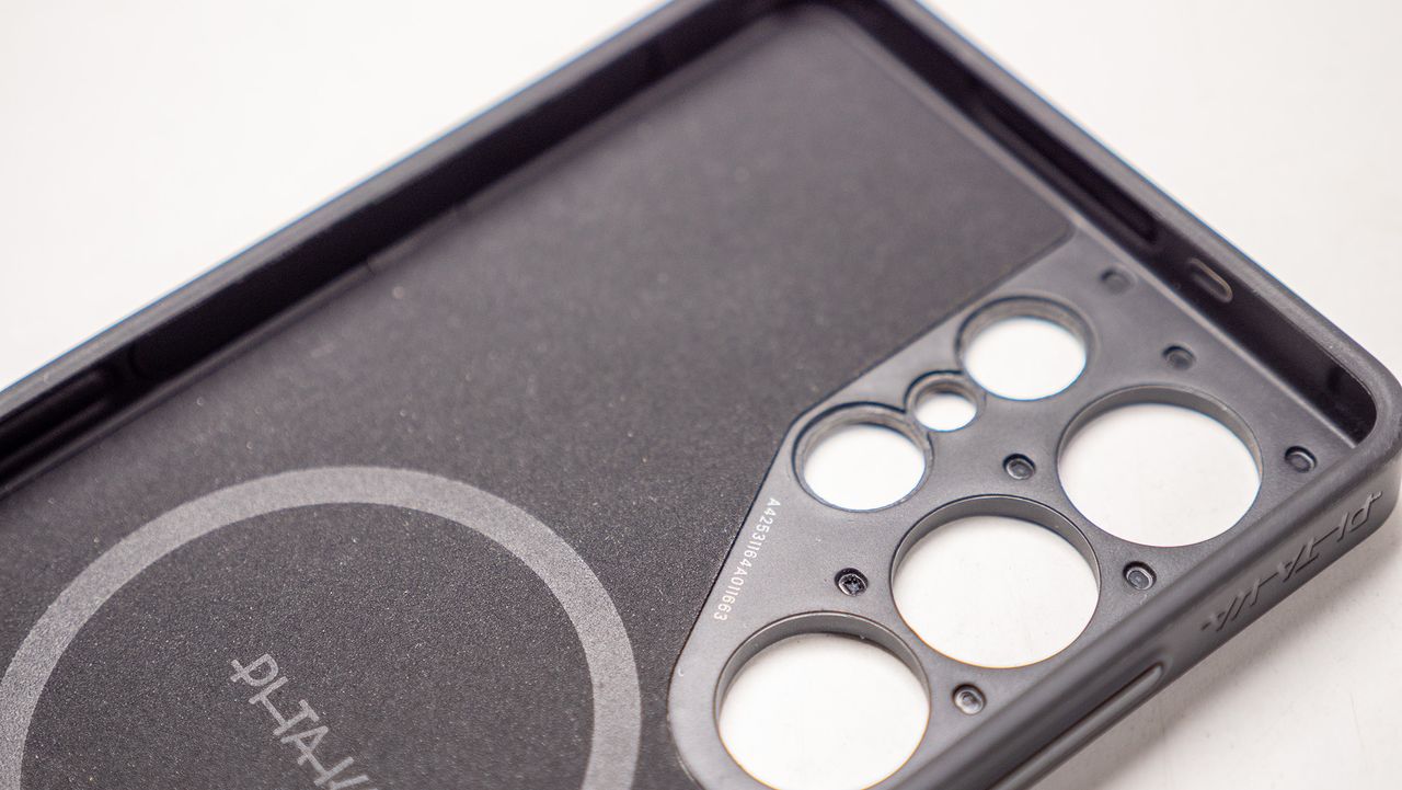The black and gray Pitaka PinButton case for the Samsung Galaxy S25 Ultra