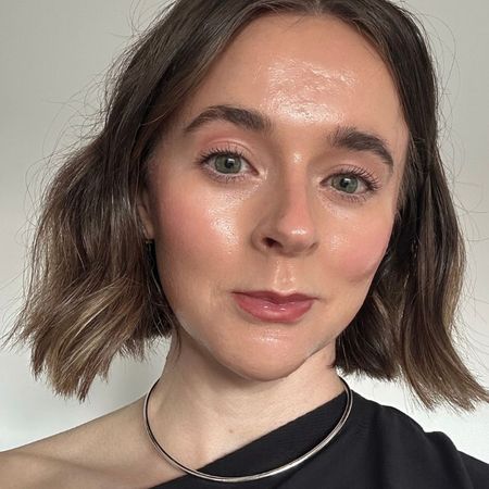 Beauty contributor Grace Day wearing one of the best matte bronzers