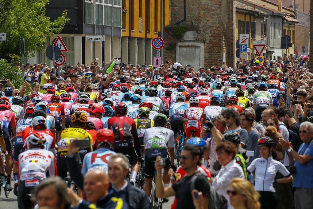 The Giro peloton in flight during stage 10