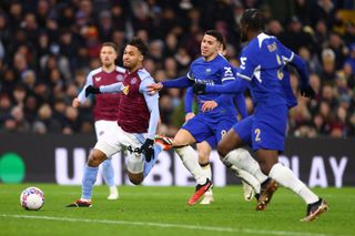  Boubacar Kamara of Aston Villa in action with Enzo Fernandez and Axel Disasi of Chelsea during the Emirates FA Cup Fourth Round Replay match between Aston Villa and Chelsea at Villa Park on February 07, 2024 in Birmingham, England. (Photo by Marc Atkins/Getty Images)