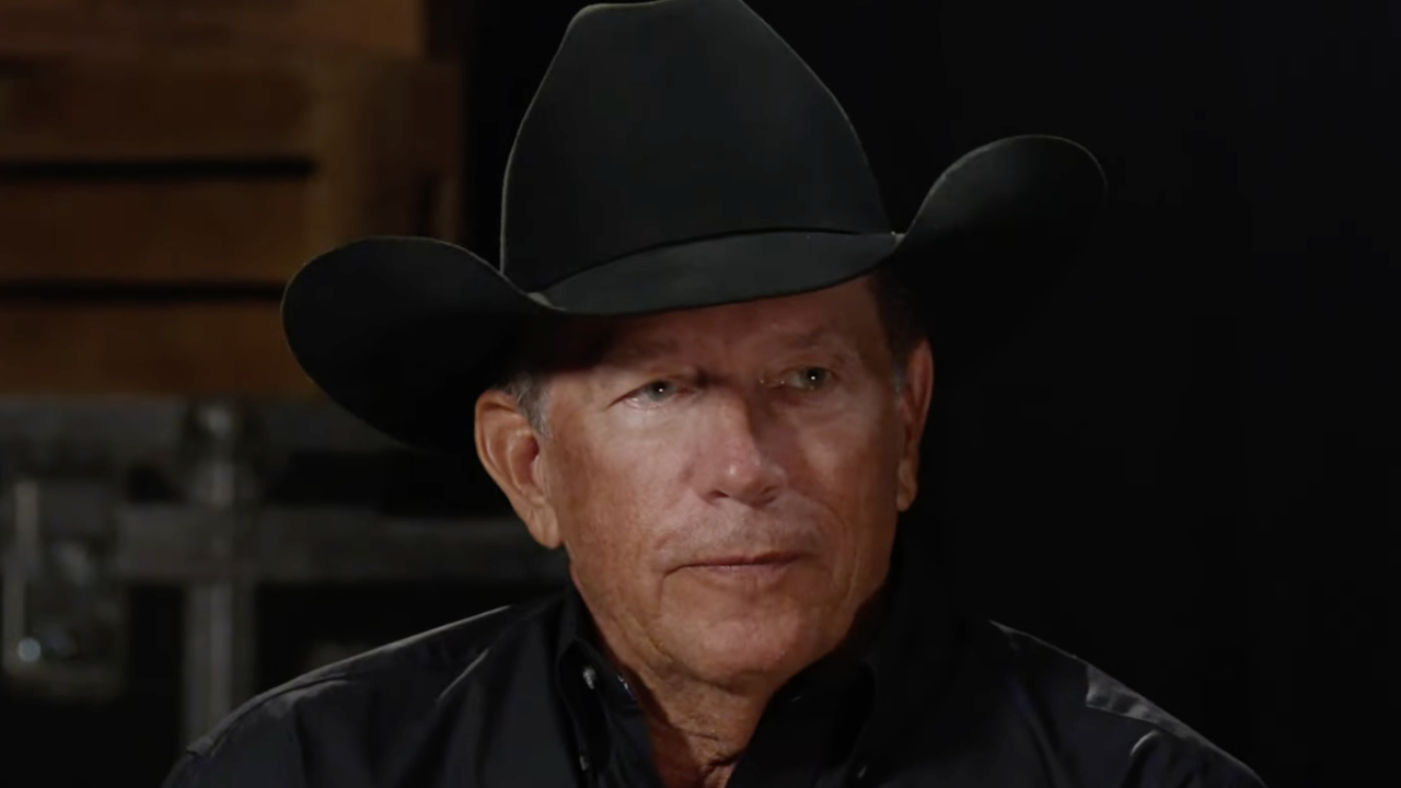 George Strait announces stadium shows.