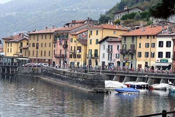 Lake Como is nice for a vacation and nice for some bike racing.