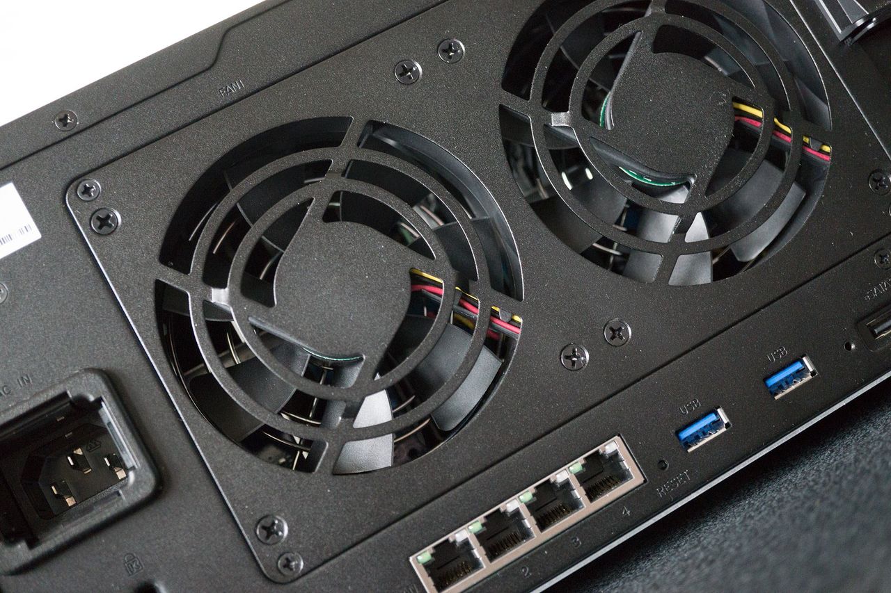 Synology DS1618+