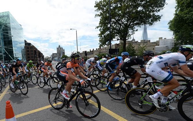 Michael Northey (TeamNode 4 Giordana Racing) passes the Tower of London.