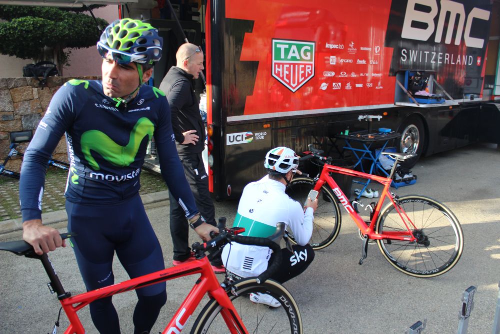 Ventoso and Roche have a look at the bikes they will ride at the start of 2017