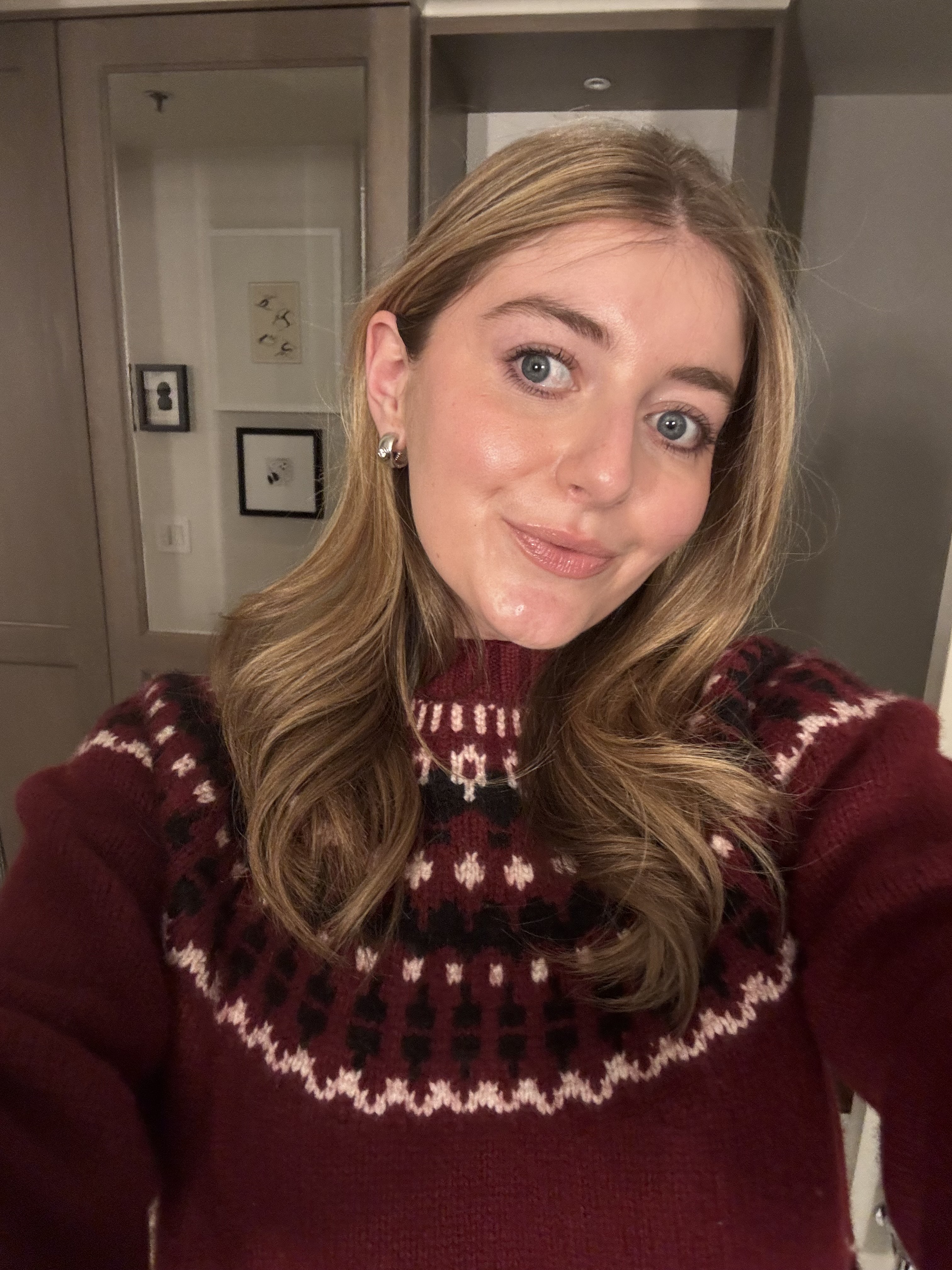 samantha holender wearing face flex correct in shade Power nap