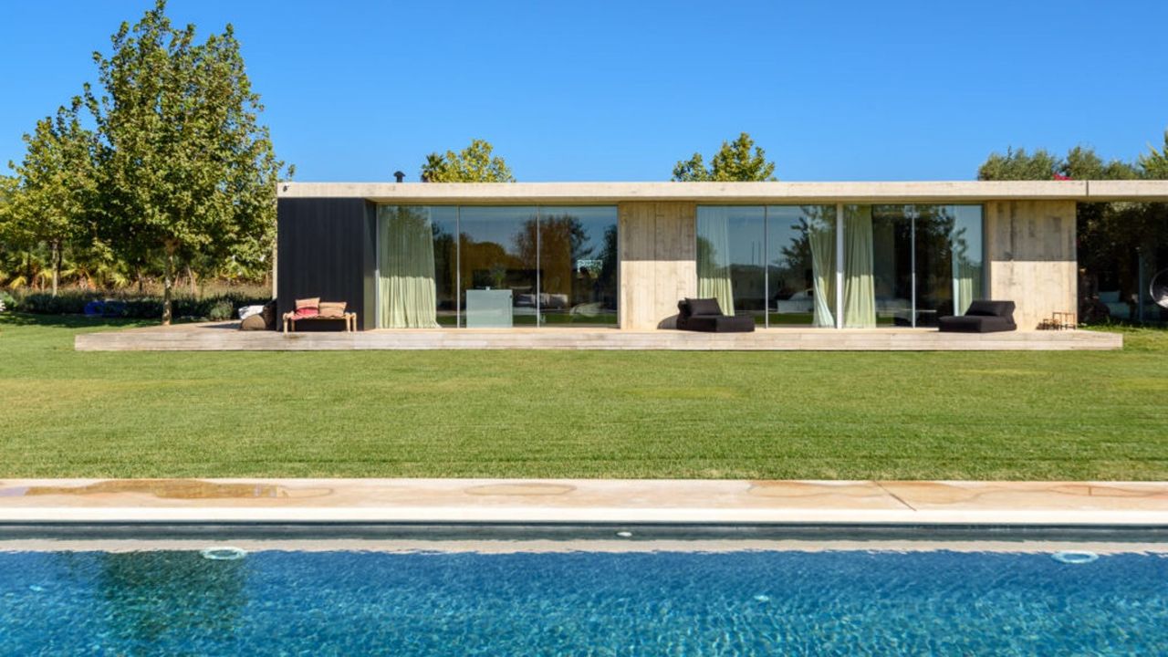 Swimming pool at onefinestay’s Villa Los Amigos