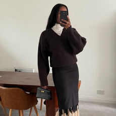 @nlmarilyn wears black jumper black skirt