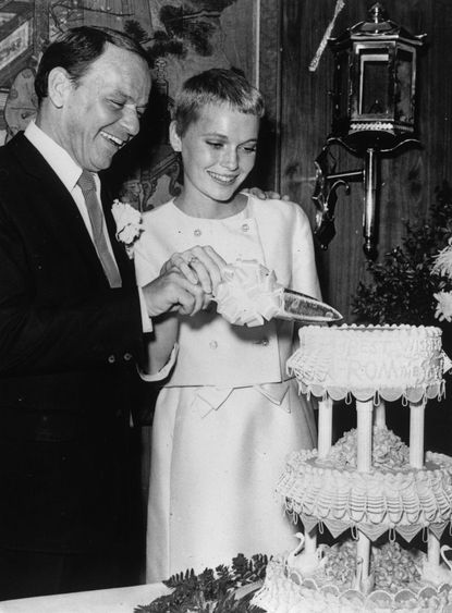 1966: Mia Farrow and Frank Sinatra 