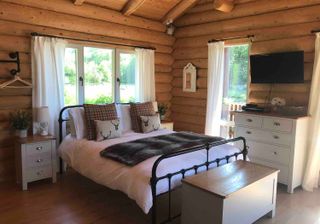 Airbnb Traditional Log Cabin, Kent