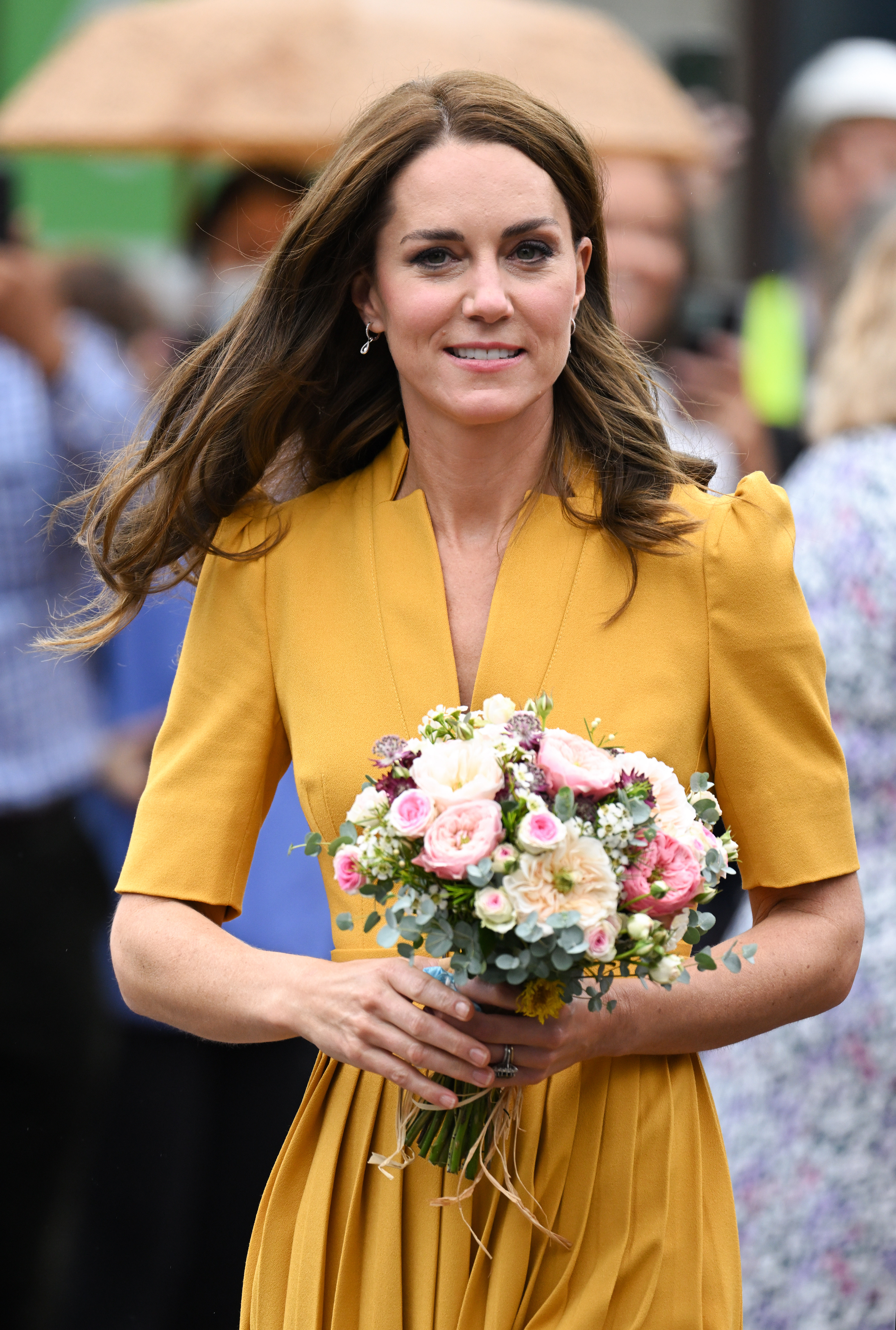 Kate Middleton wears a yellow dress to visit the Royal Surrey County Hospital's Maternity Unit on October 5, 2022
