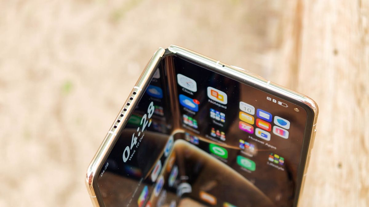 Huawei Mate X7 hands-on testing in Dubai on Android Central