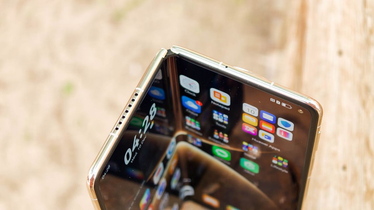 Huawei Mate X7 hands-on testing in Dubai on Android Central