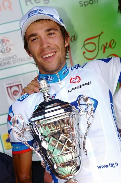 Thibaut Pinot (FDJ) and his third-place trophy.