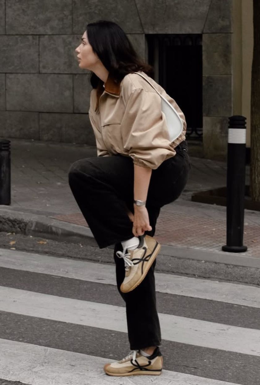 @lolitamas wears Loewe trainers