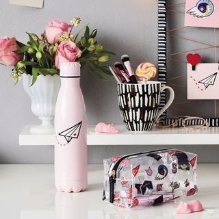 pink roses bouquet and water bottle