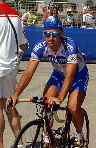 Paolo Bettini (Quick.Step) rocks up