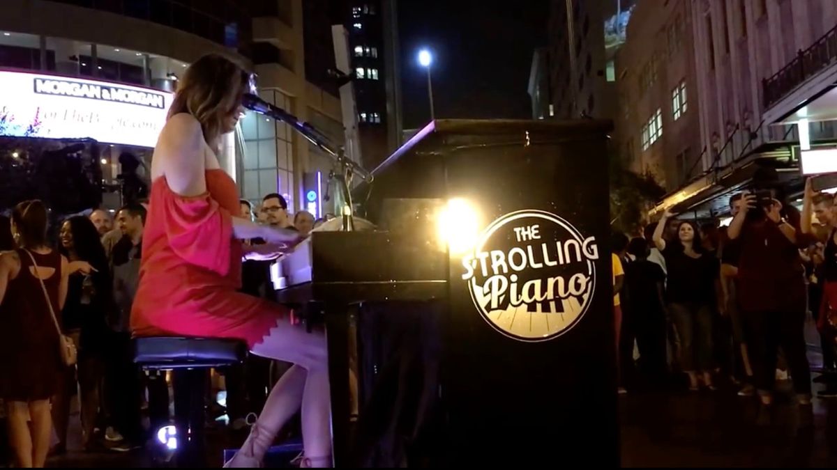 The Strolling Piano