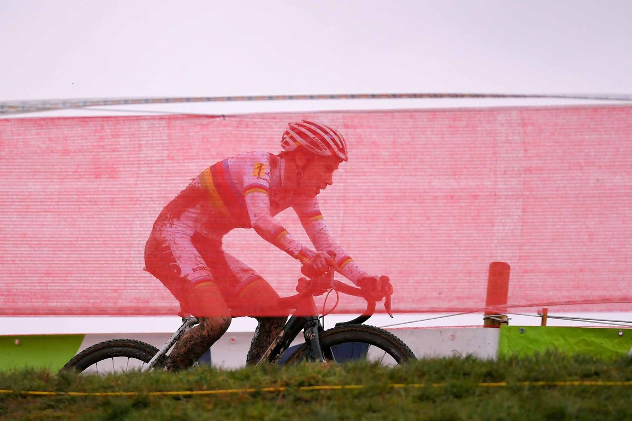 Sanne Cant in full flight.