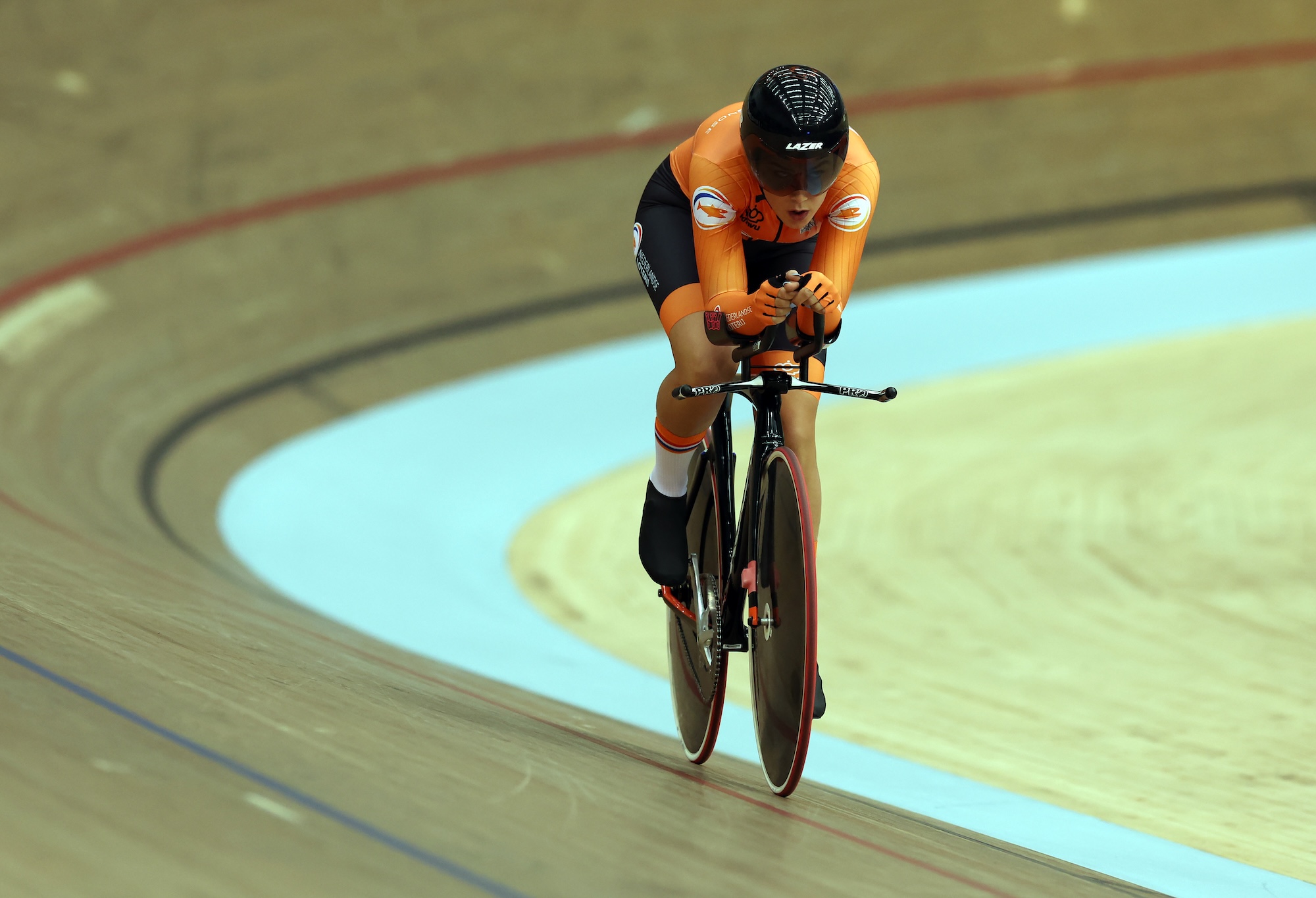 GLASGOW, SCOTLAND - APRIL 23: Daniek Hengeveld of Netherlands competes in the Women's Individual Pursuit Qualifying on during day three of the UCI Track Nations Cup at Sir Chris Hoy Velodrome on April 23, 2022 in Glasgow, Scotland. (Photo by Ian MacNicol/Getty Images)