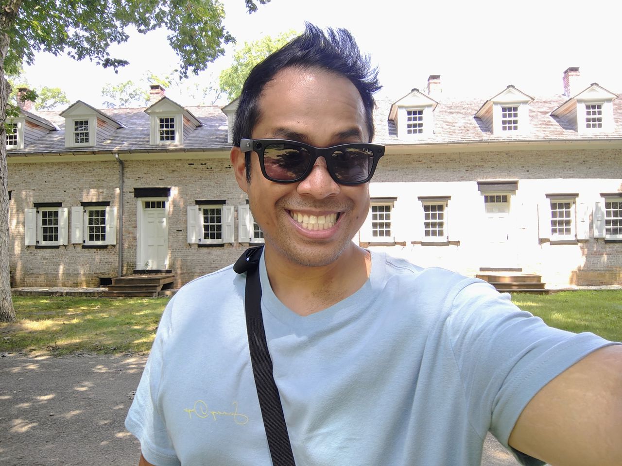 Motorola Razr Plus 2024 selfie sample.