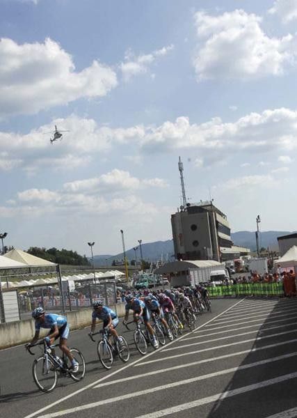 Milram leads