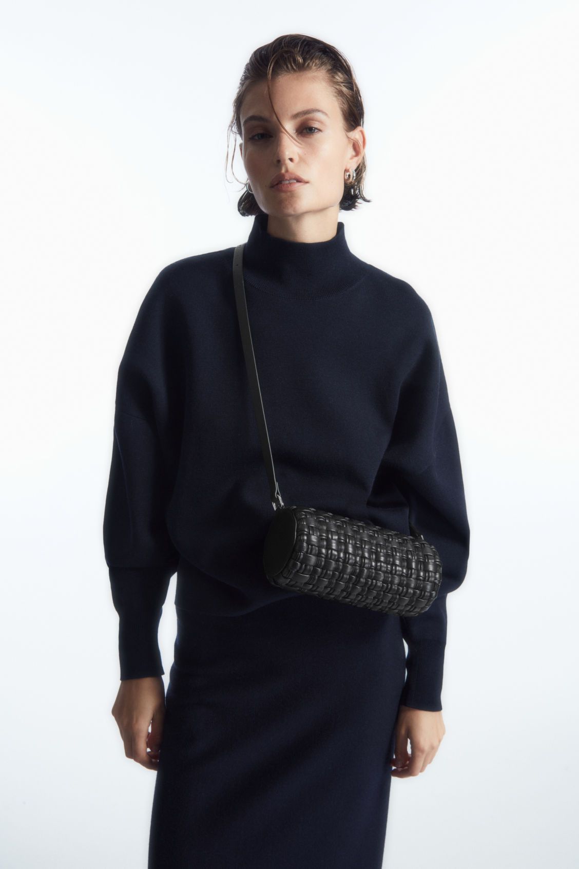 BRAIDED BARREL SHOULDER BAG - LEATHER