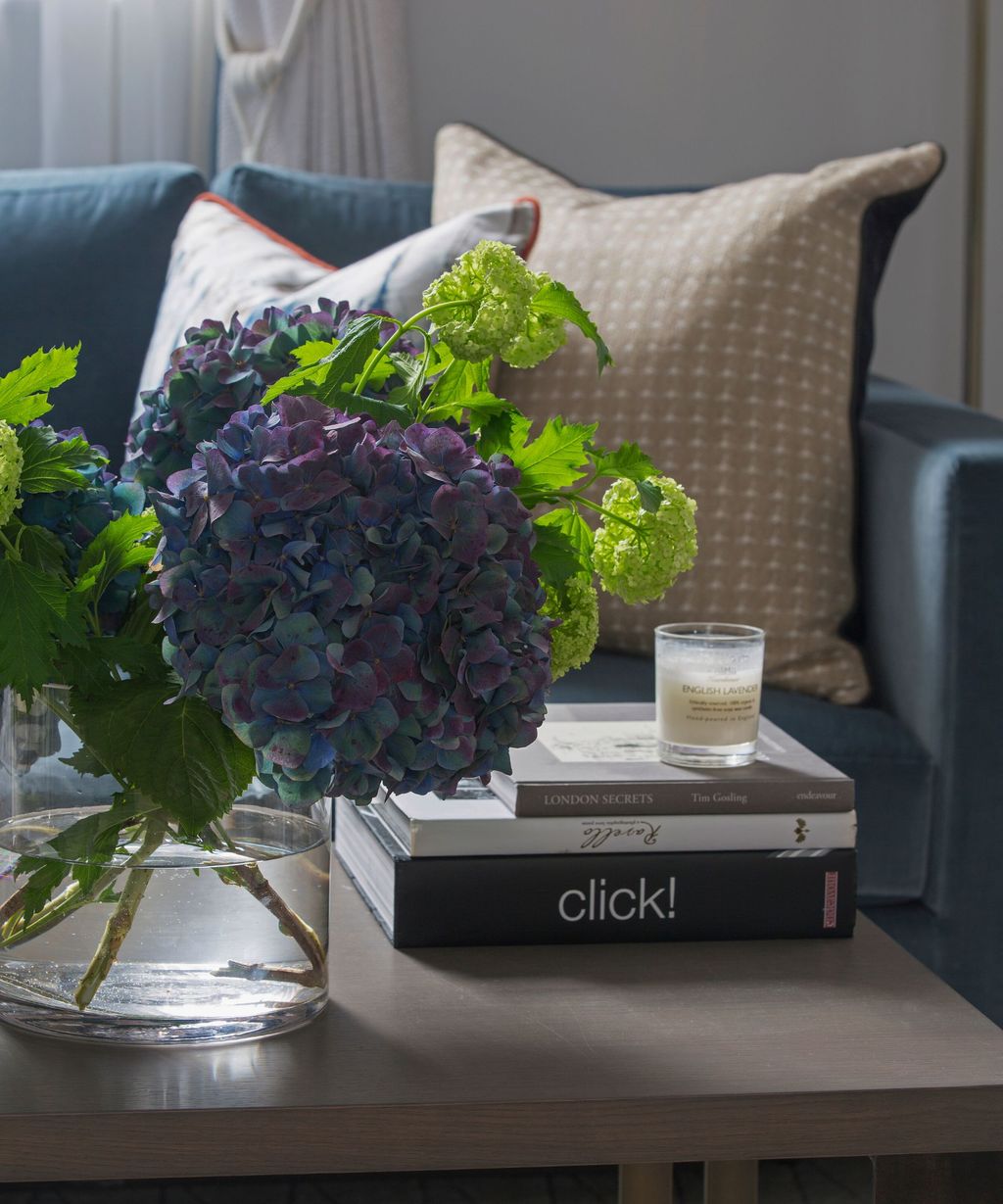 How can I make a small living room look less cluttered? 10 must-know ... - Embracing Minimalism In A Cluttered Living Room Space