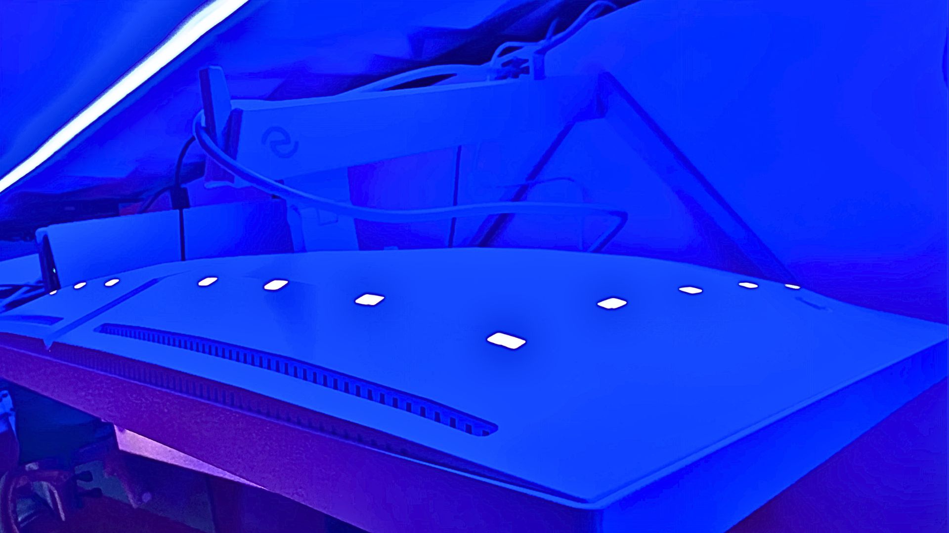 The back of the AOC 27M2D5901A gaming monitor