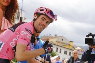 Race leader Tom Dumoulin (Giant-Alpecin) signs in for the start of stage 7 in Sulmona