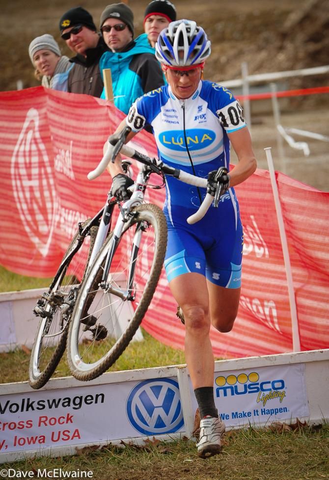 Katerina Nash (Luna Pro Team) running barriers with one lap remaining