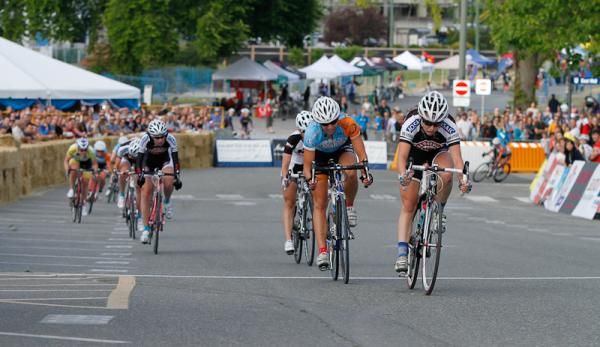 Karlee Gendron (Trek/Red Truck) sprints for 3rd place